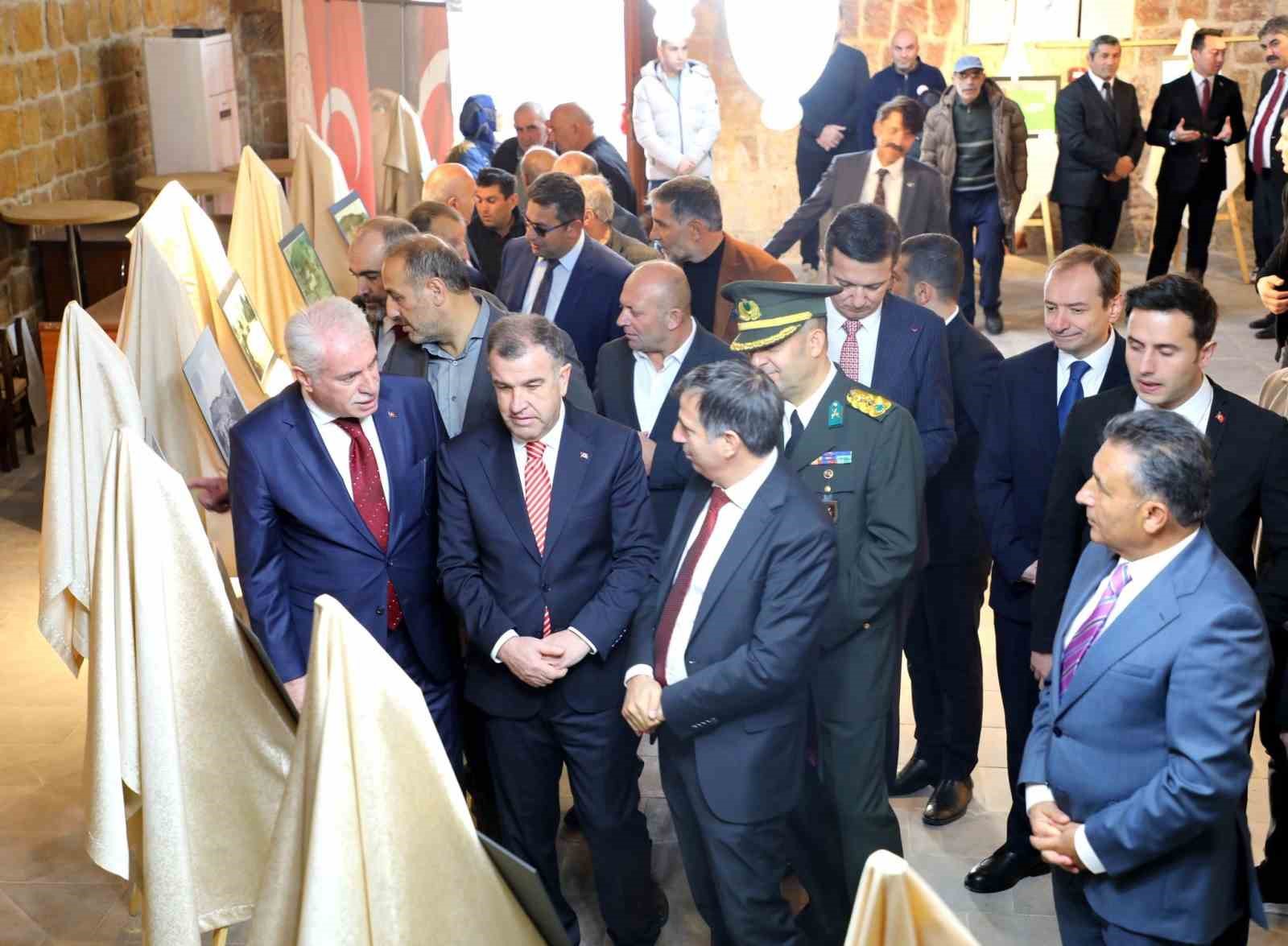 Bayburt Tarihi Taşhan’da ’cumhuriyet’ Konulu Resim Sergisi Açıldı
