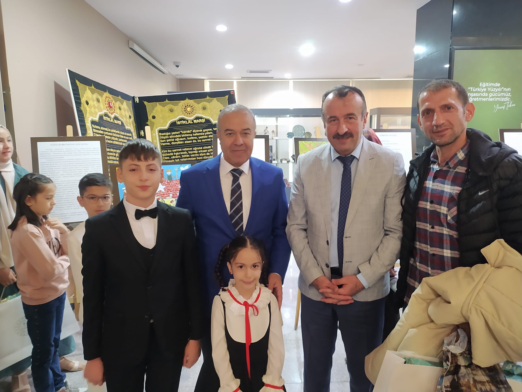Rizeli Öğrenciler "Cumhuriyet'in Yeni Yüzyılı" Yarışmasında Türkiye Çapında Derece Kazandı