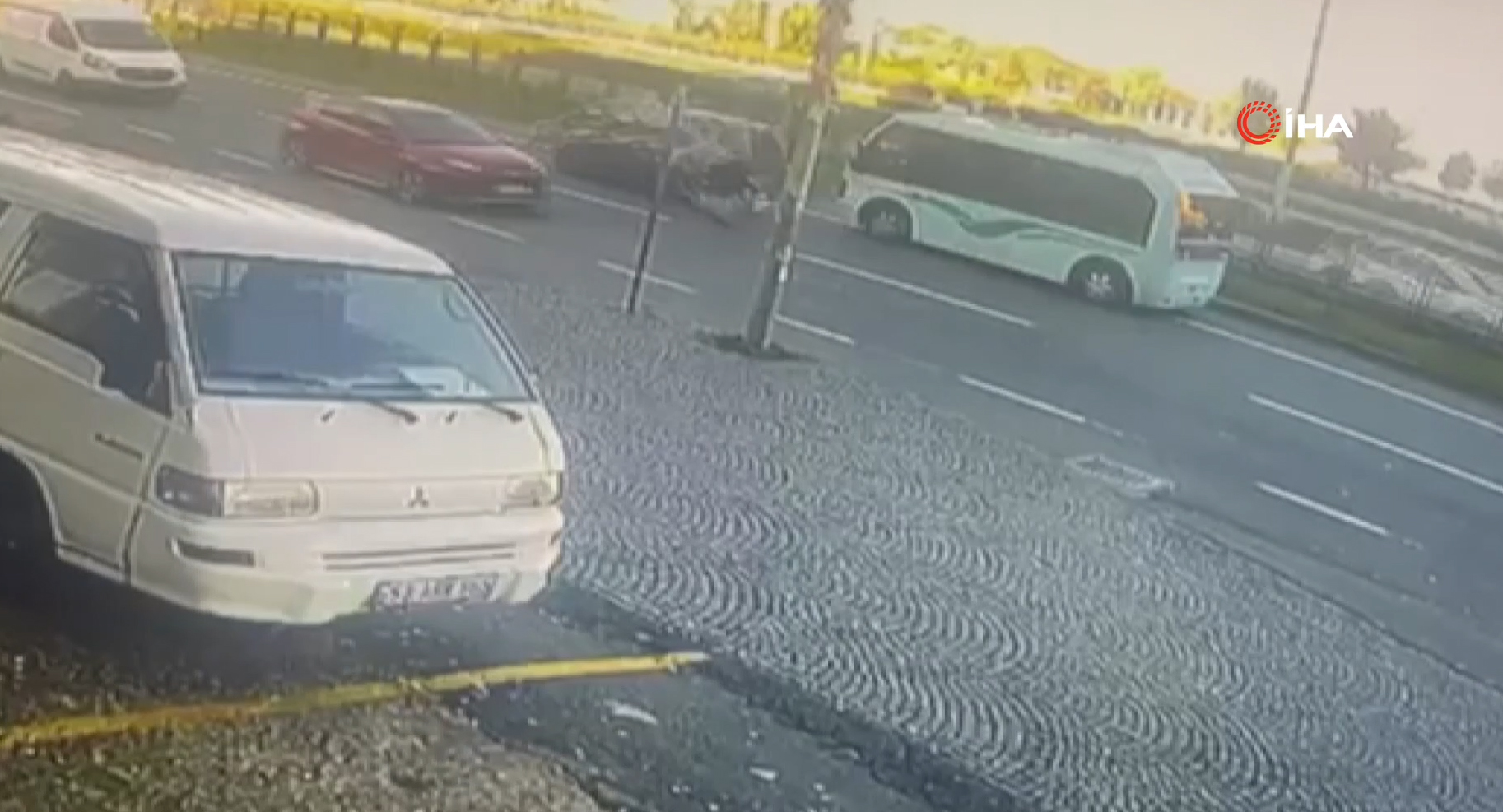Rize'de Dikkatsizlik feci kazaya yol açtı , Aracın çarptığı genç metrelerce sürüklendi