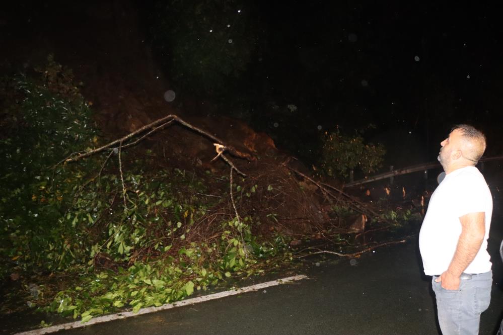 Rize'de Korkulan oldu , Trafik Kapandı