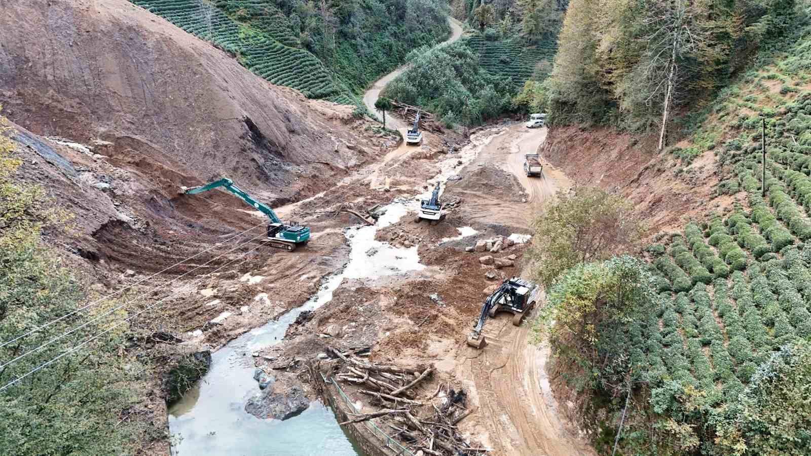 Rize Çayeli'ndeki heyelan bölgesinden bakın kaç kamyon toprak taşındı ?