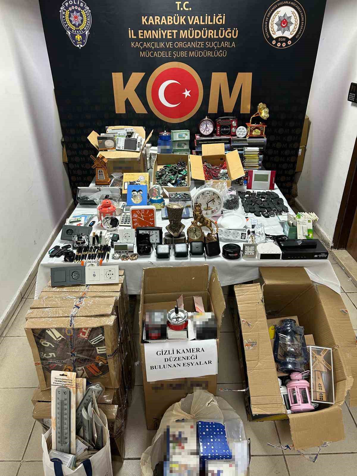 Kaçakçılık Operasyonunda Çok Sayıda Casus Kamera Ele Geçirildi