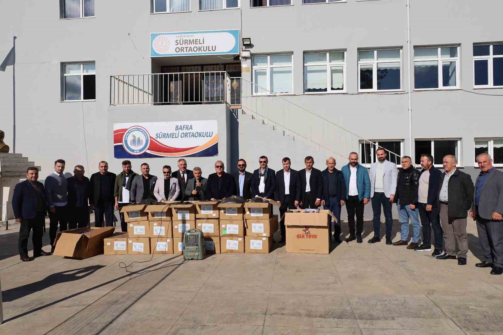 Çocuklar Üşümesin Kampanyası: 300 Öğrenciye Bot Ve Mont Desteği