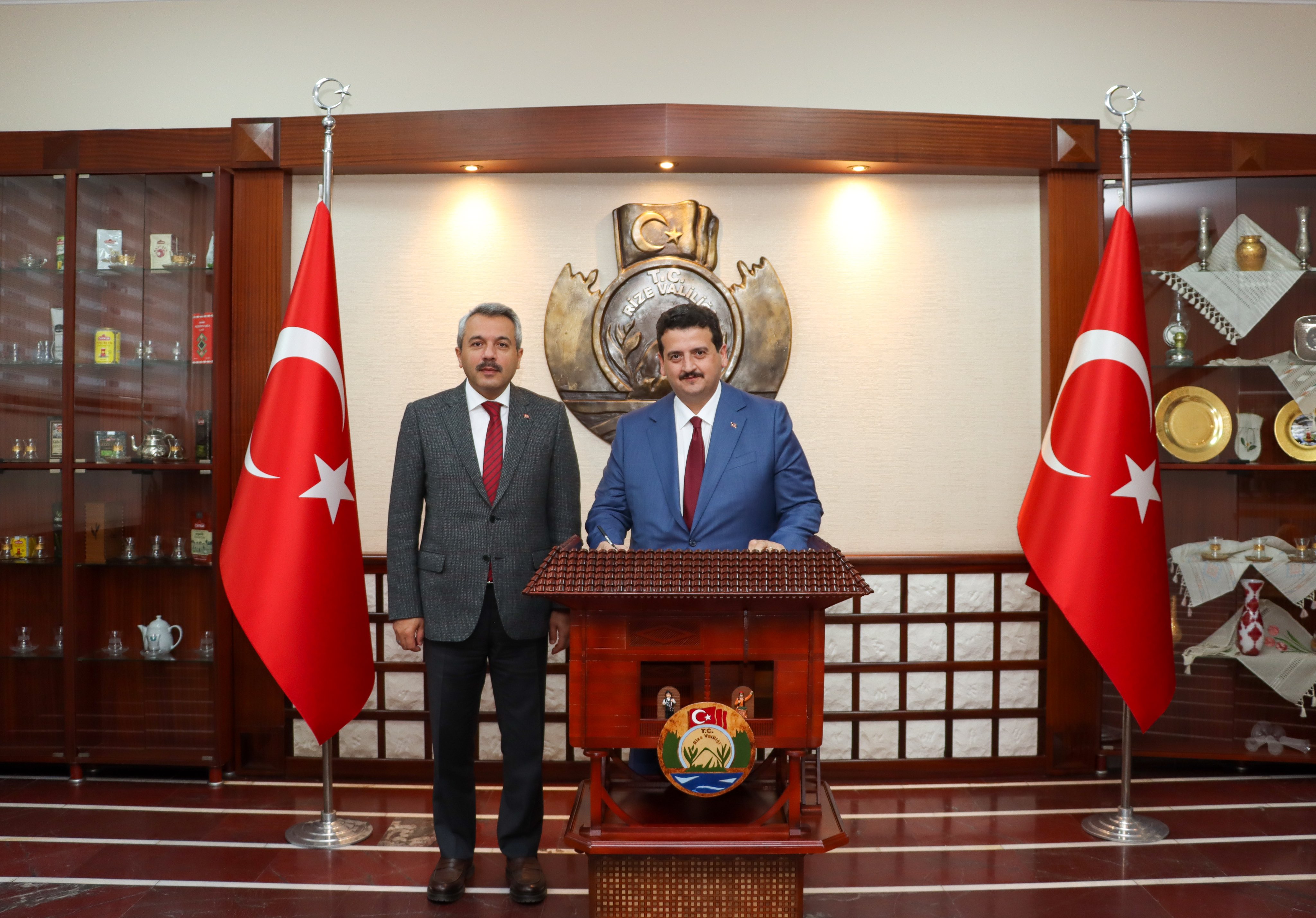 Polis Akademisi Başkanı Rizeli Prof. Dr. Murat Balcı, Rize Valisi İhsan Selim Baydaş'ı Ziyaret Etti