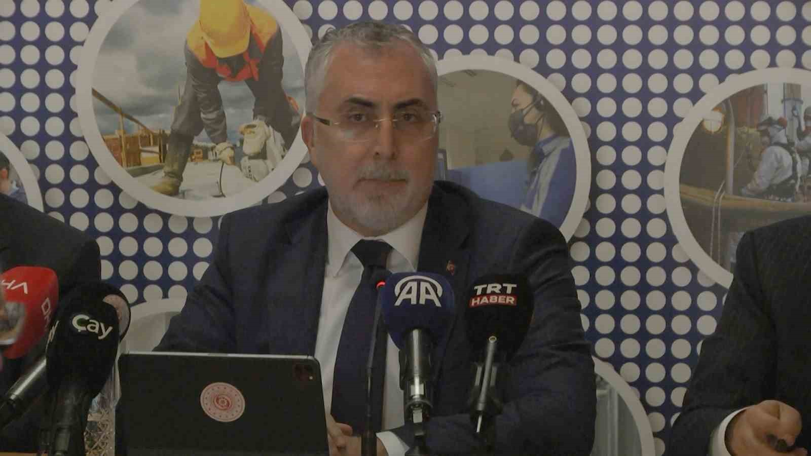 Çalışma Ve Sosyal Güvenli Bakanı Işıkhan, Rizeli İş İnsanlarıyla Bir Araya Geldi