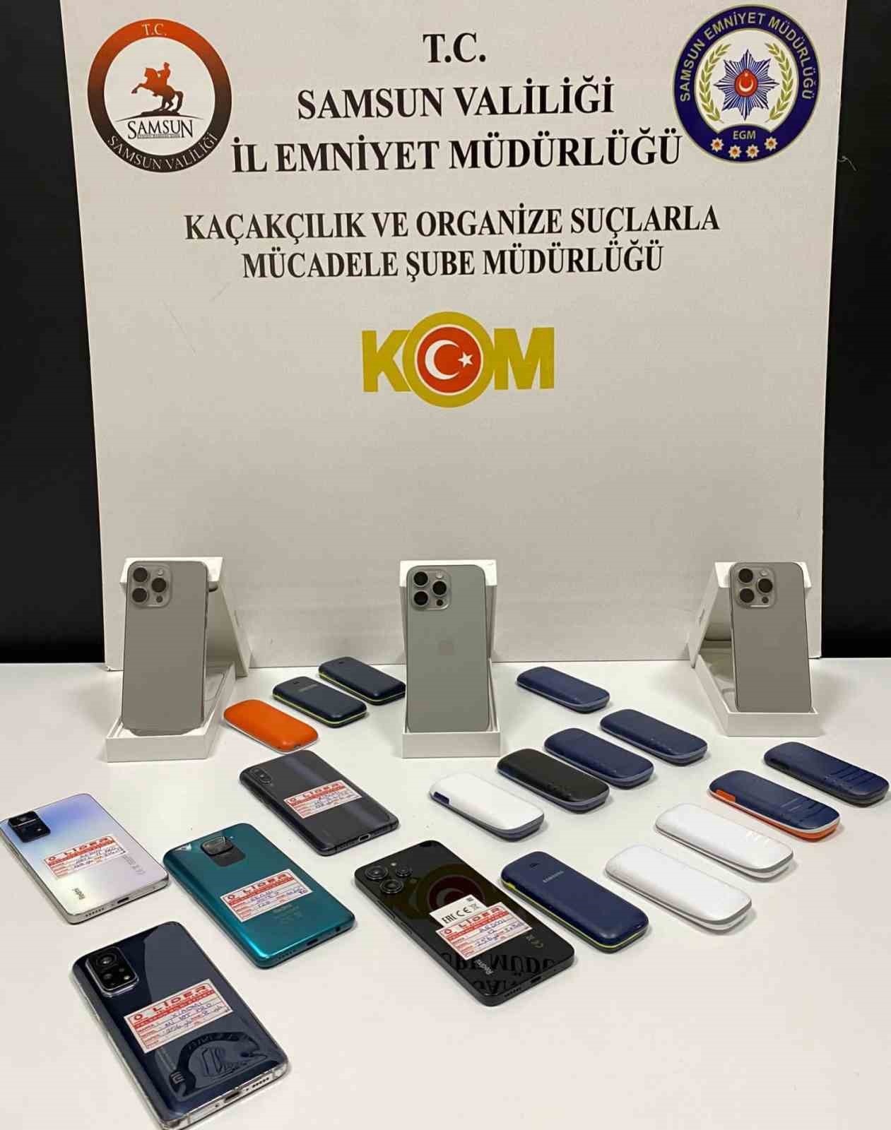 Samsun'da Kaçak Cep Telefonları Ele Geçirildi