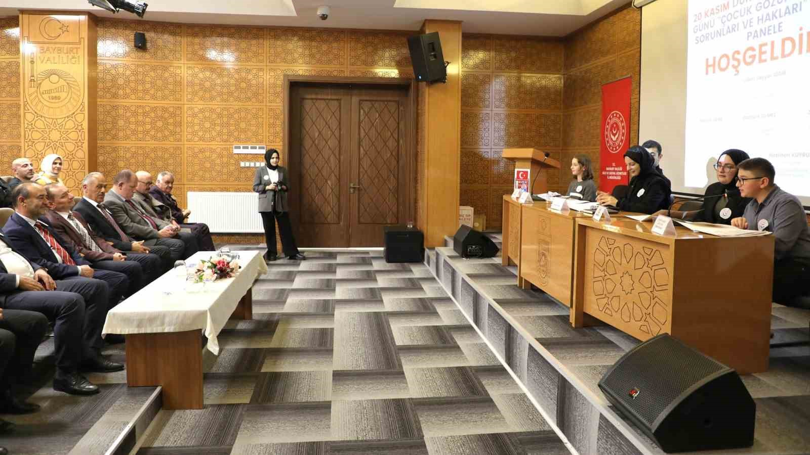 Bayburt’ta Düzenlenen Panelde Çocuk Panelistler Kendi Haklarını Savundular