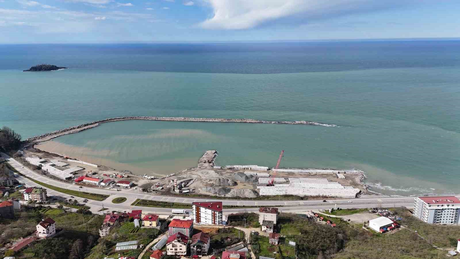 Türkiye’nin En Büyük Balıkçı Barınağının Yüzde 70’i Tamamlandı