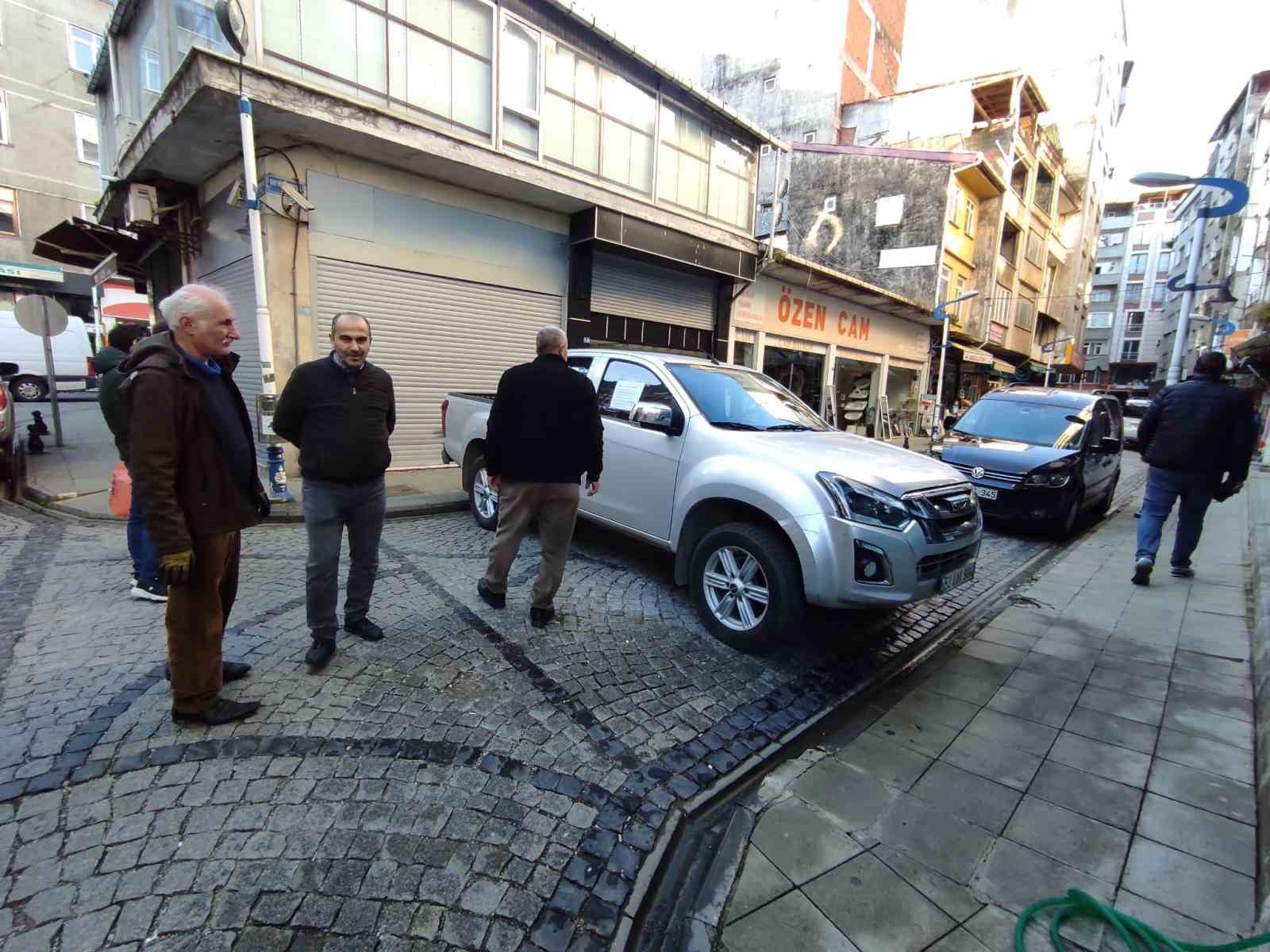 Rizenin Pazar İlçesi'nde ilginç Barkomat protestosu
