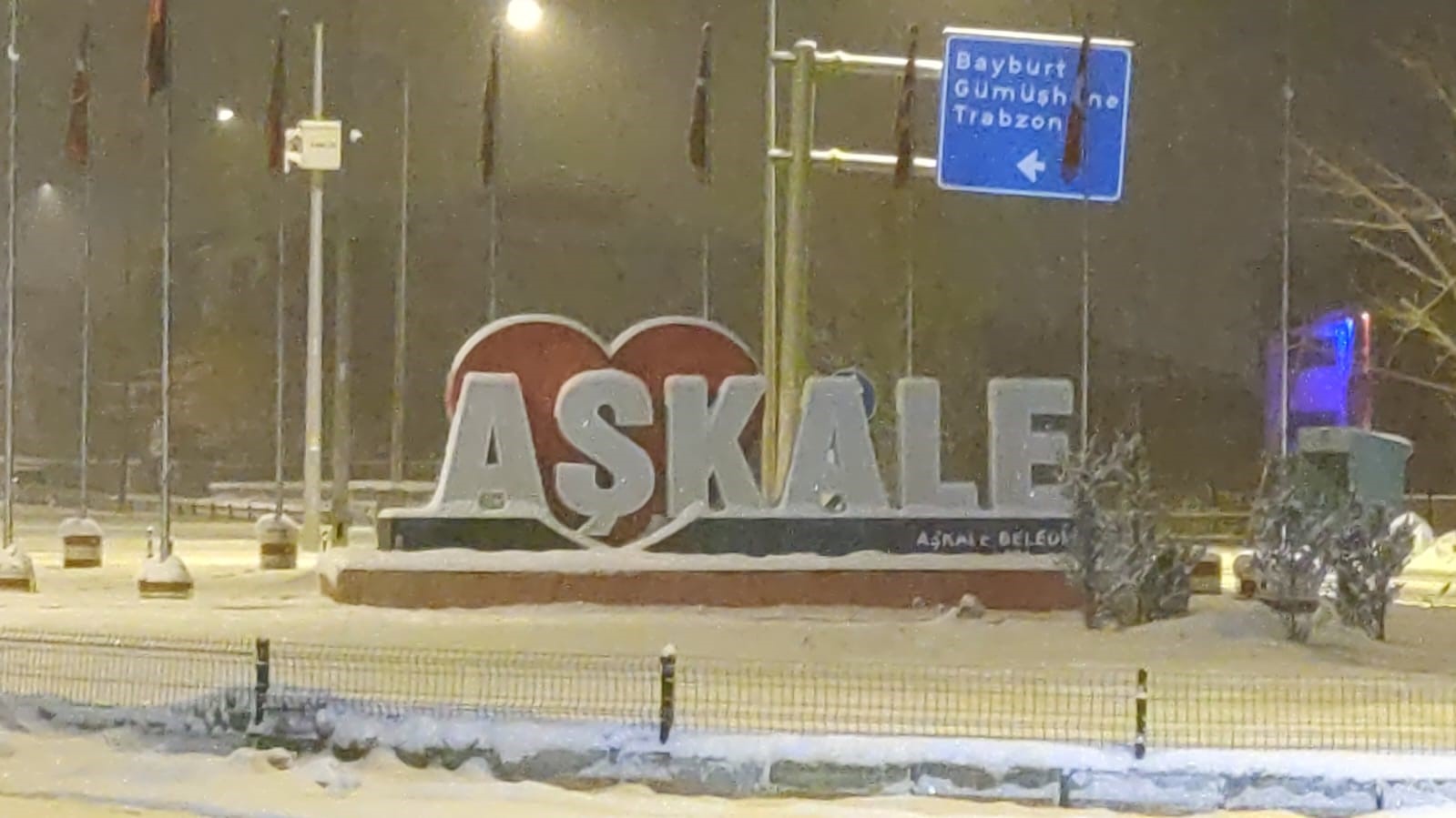 Aşkale’de Yoğun Kar Yağışı Etkili Oluyor