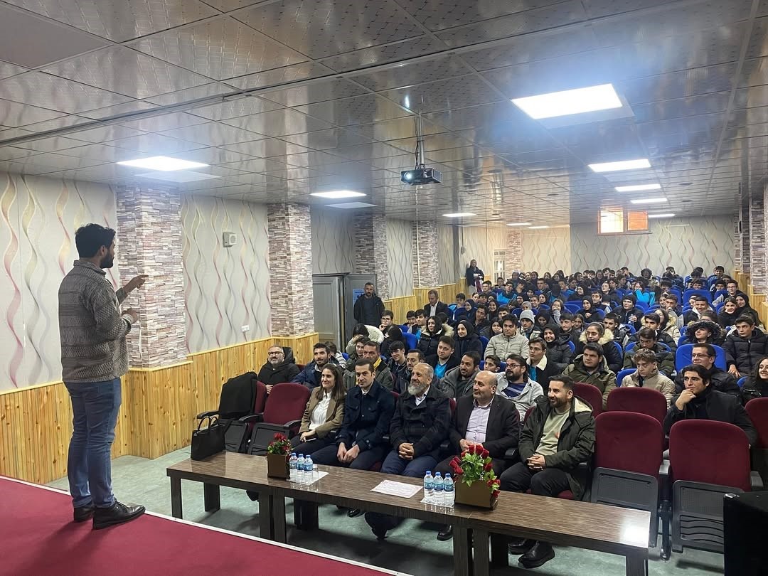 Bayburt Fen Lisesinde ‘yapay Zeka Ve Kimlik’ Konulu Bilim Söyleşisi Düzenlendi
