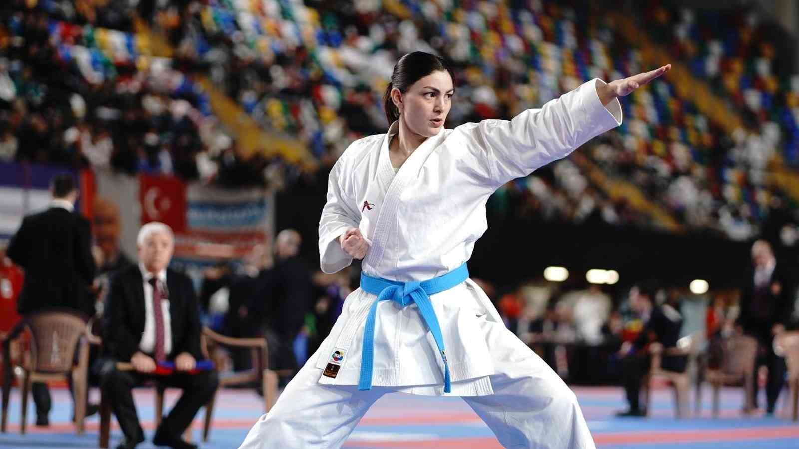 Samsunlu Sinem, Boğaziçi Karate Şampiyonası’nda Şampiyon Oldu
