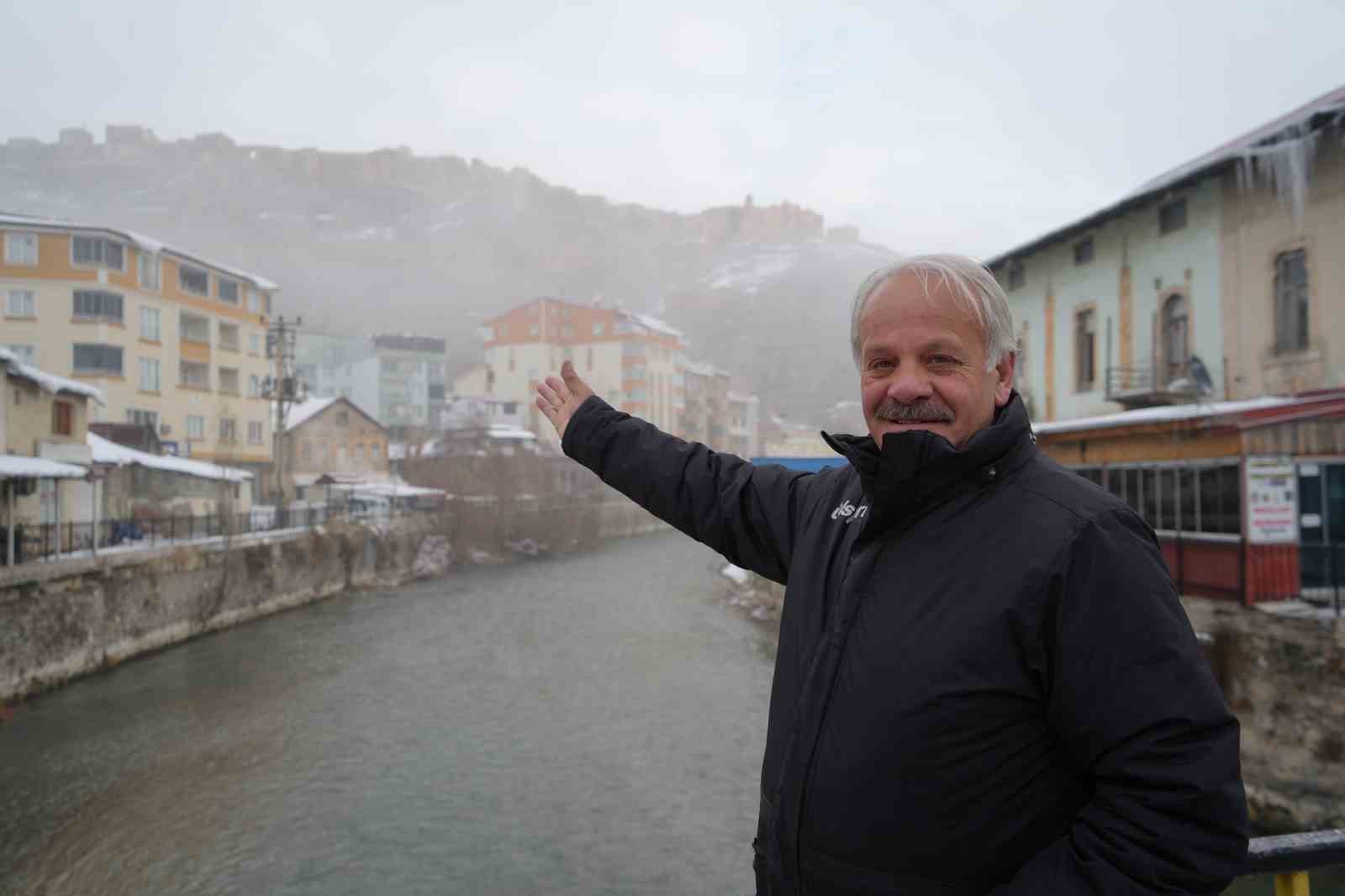 Bayburt’ta Yoğun Sis Etkili Oldu Görüş Mesafesi 10 Metreye Kadar Düştü