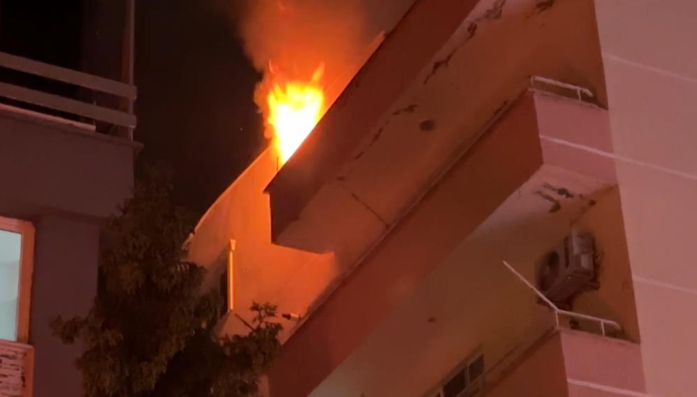 Samsun’da Korkutan Yangın: Çatı Katı Alevlere Teslim Oldu