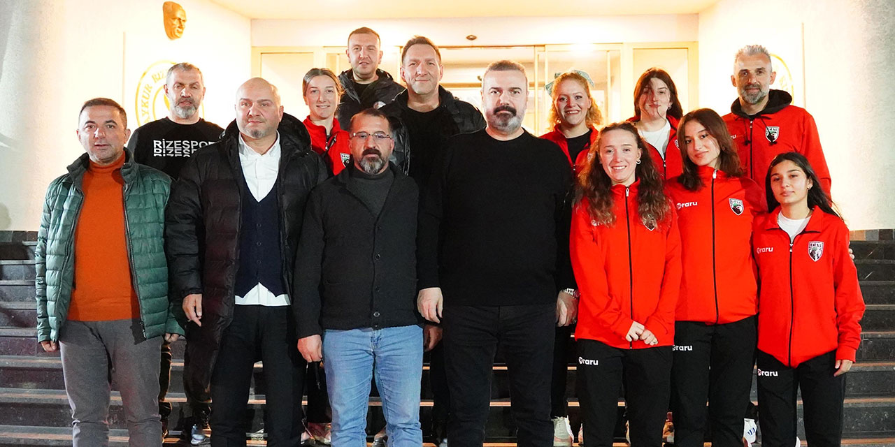 Ardeşen Belediyesi Kadın Hentbol Takımı’ndan Çaykur Rizespor’a Destek Ziyareti