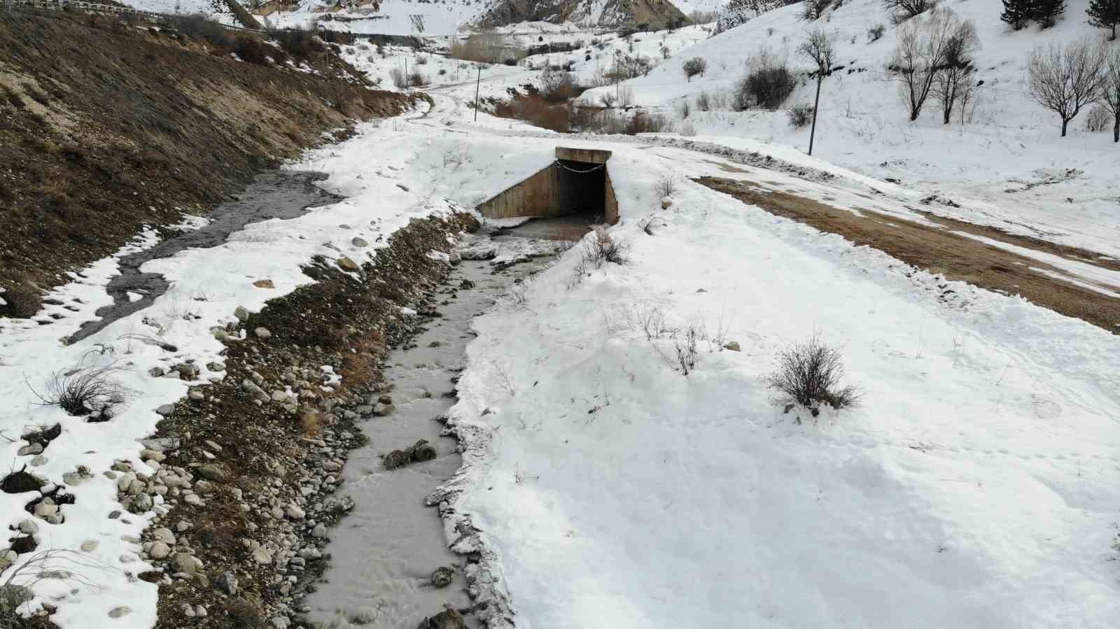 Bayburt'ta Bitmeyen Tünel Çevreyi Kirletiyor