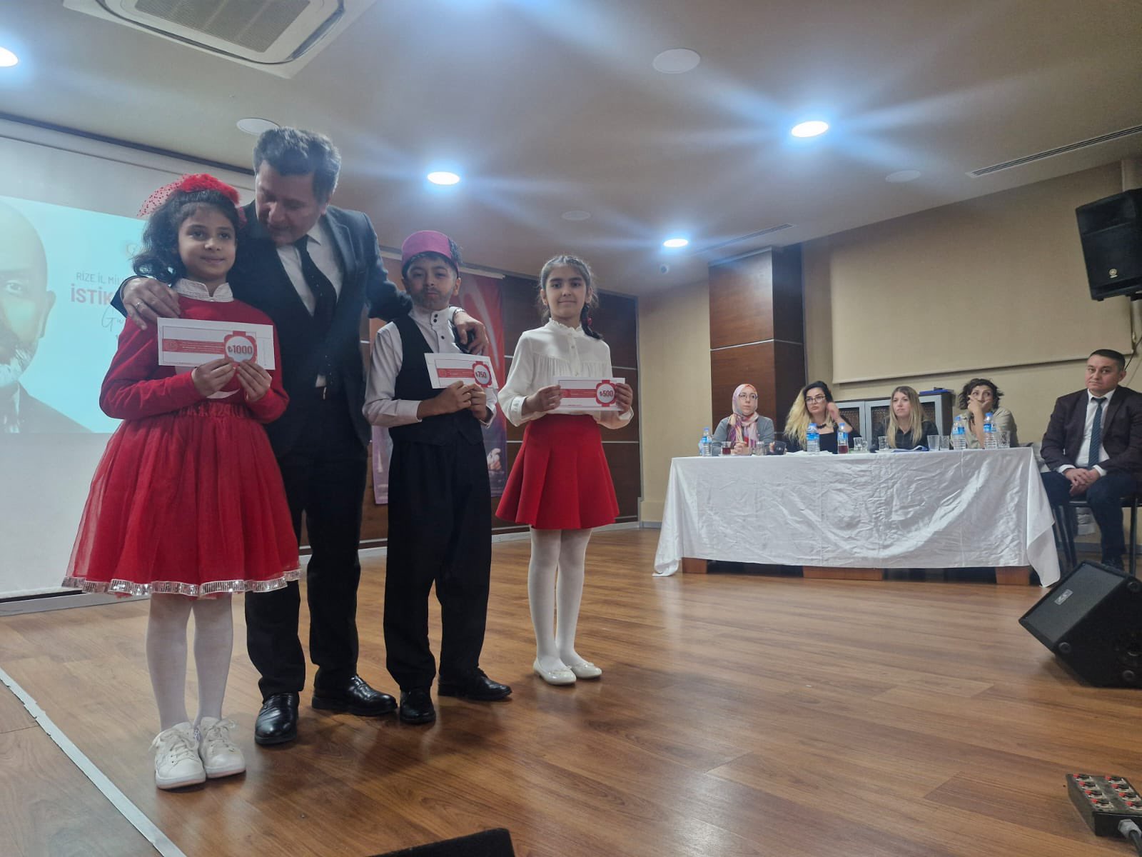 Rize’de İstiklal Marşı’nı Güzel Okuma Yarışması Düzenlendi