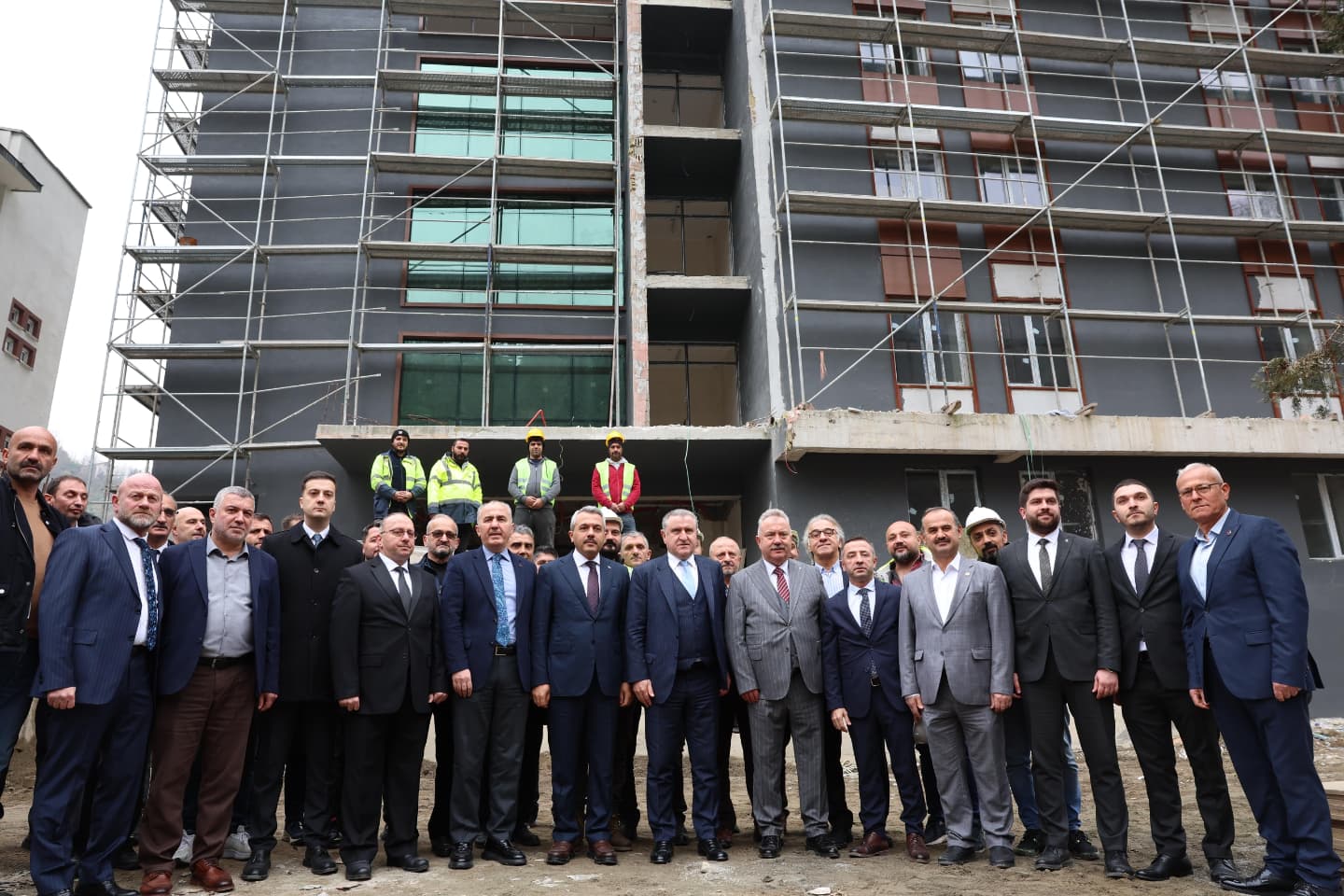 Gençlik ve Spor Bakanı Osman Aşkın Bak, Rize’de İncelemelerde Bulundu