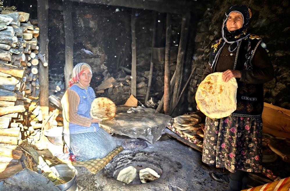 Karla Kaplı 2 Bin Rakımlı Avcılar Köyü Hayran Bırakıyor