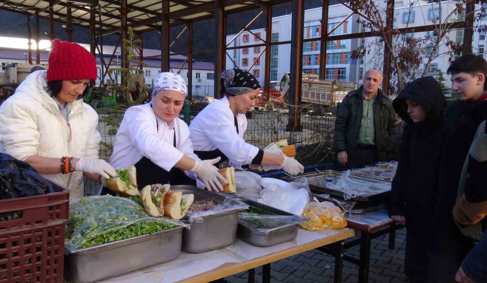 Artvin’in Borçka İlçesinde Hamsi Şenliği