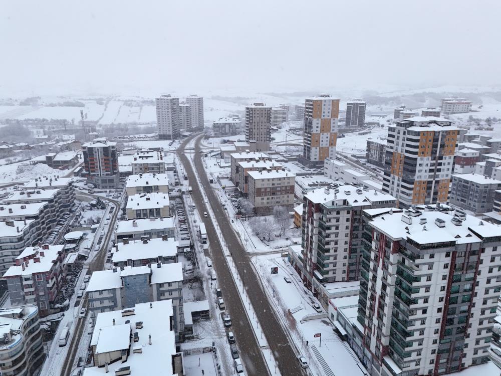 Kastamonu’da Kar Yağışı Şehir Merkezini Beyaza Bürüdü
