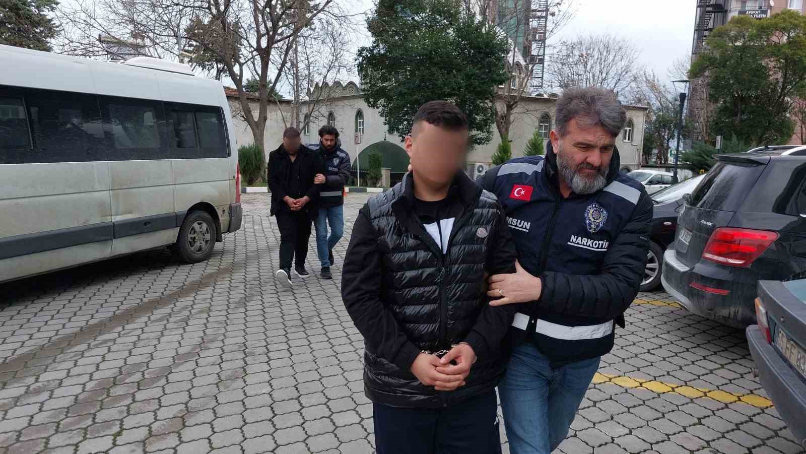 Samsun’da 10 Bin 230 Sentetik Ecza Ele Geçirildi: 2 Gözaltı