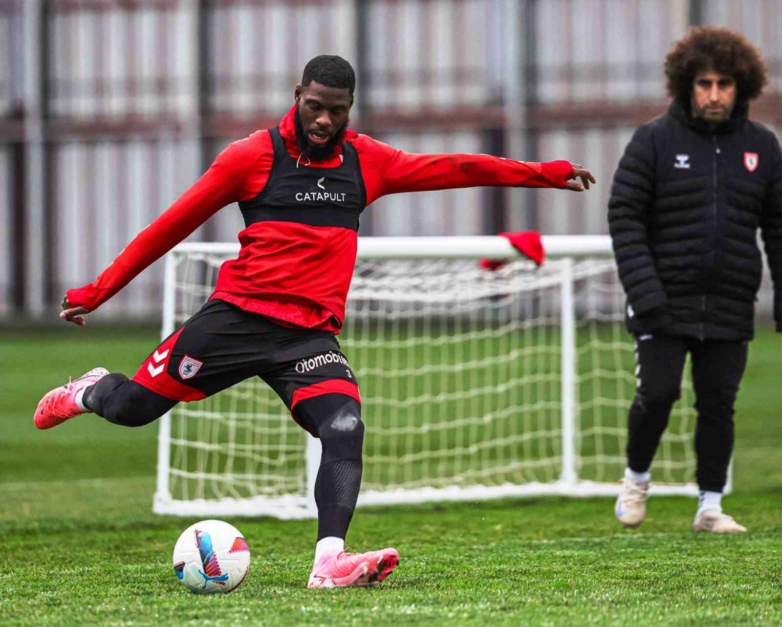 Samsunspor, Beşiktaş İle Puan Farkını 9’a Çıkarmak İstiyor