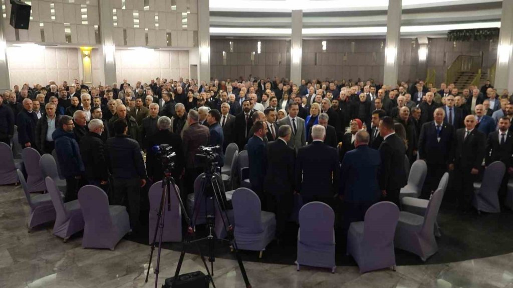 81 İlin Muhtarı Rize’de Bir Araya Geldi, Konfederasyon Başkanı Uyardı
