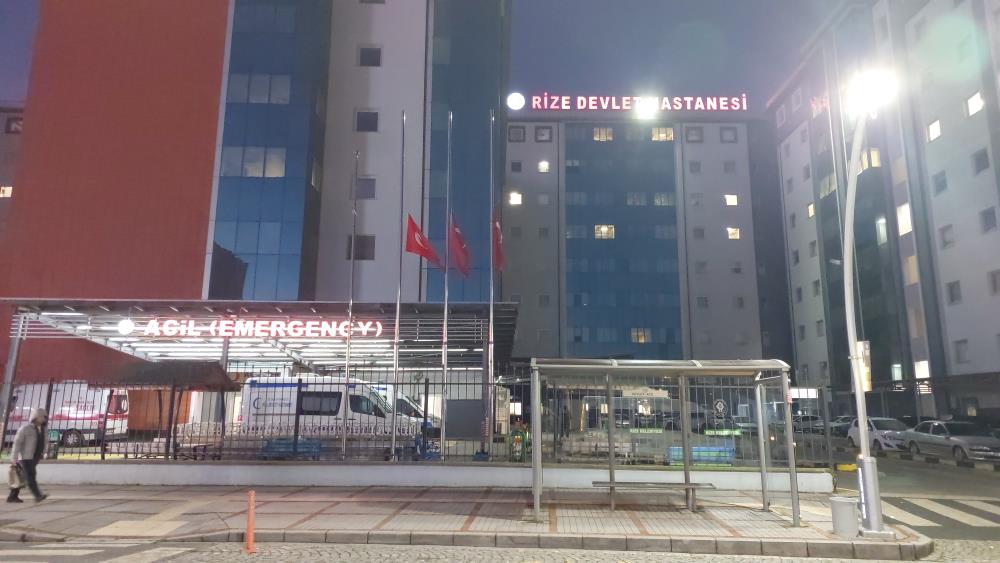 Rize’de Türk Bayrakları Milli Yas Nedeniyle Yarıya İndirildi
