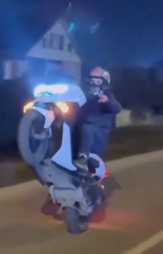 Polis Affetmedi , Hem Motorundan Hem De Ehliyetinden Oldu