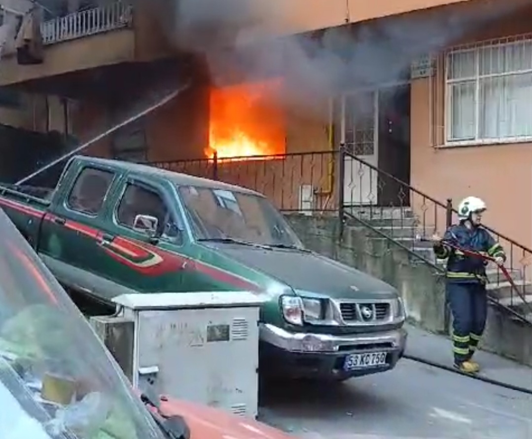 Rize’de Binanın Giriş Katında Yangın çıktı