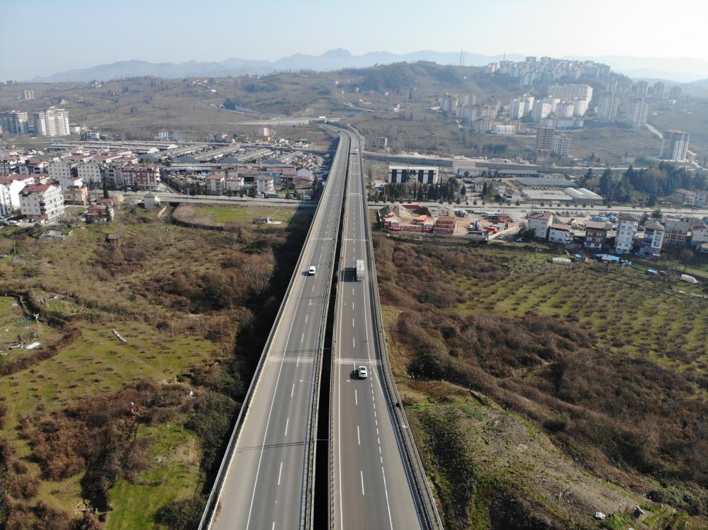 İki Şehir Arasını 15 Dakikaya İndirecek Yolda Çalışmalar Sürüyor