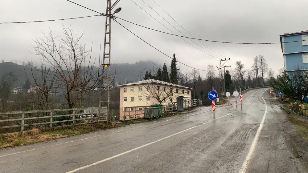 Rize’de Okulda Zemin Kaydı: Eğitime Ara Verildi