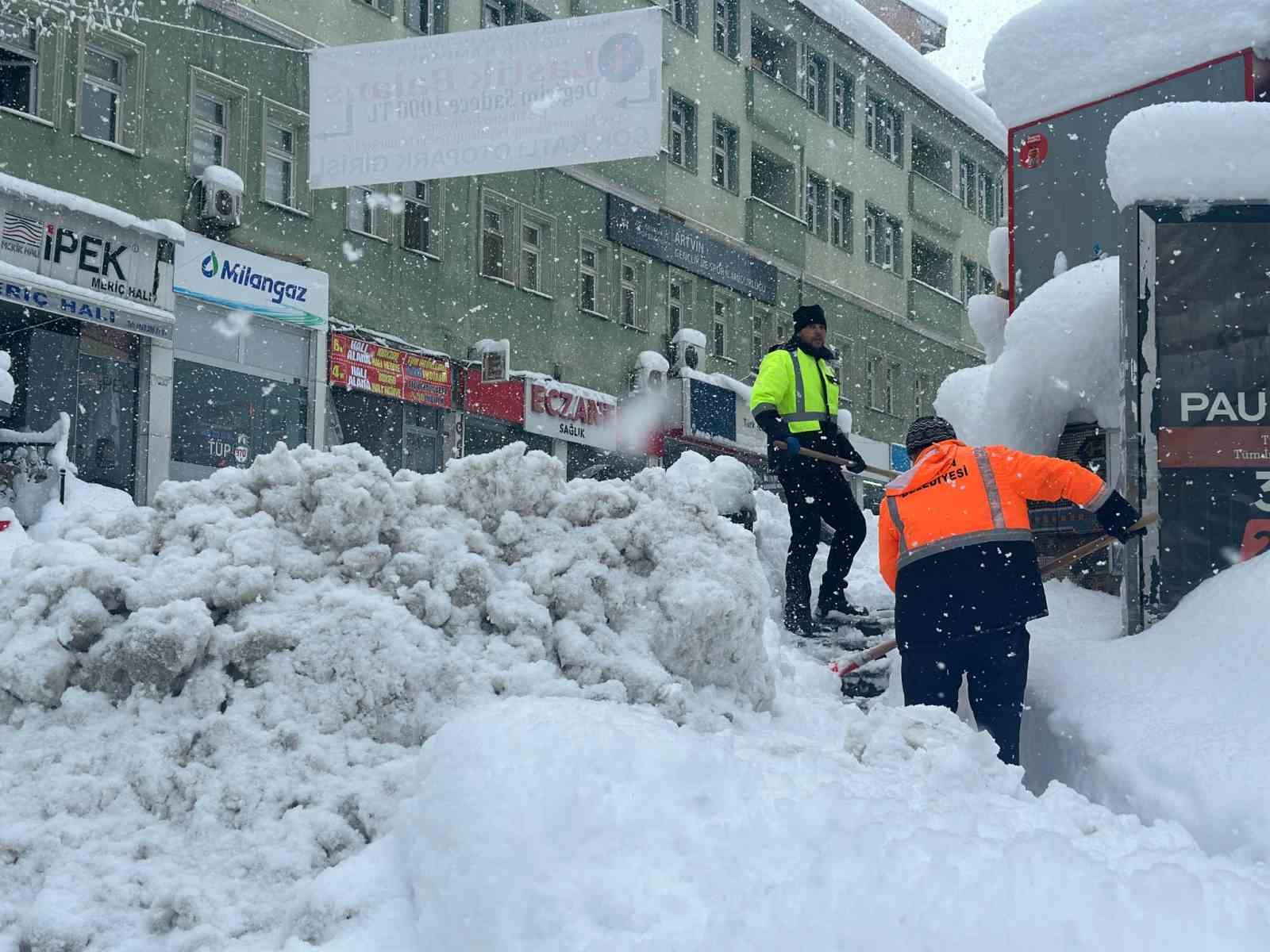 Artvin Şehir Merkezinde Kar Esaretiyle Boğuşurken Belediye Sınıfta Kaldı