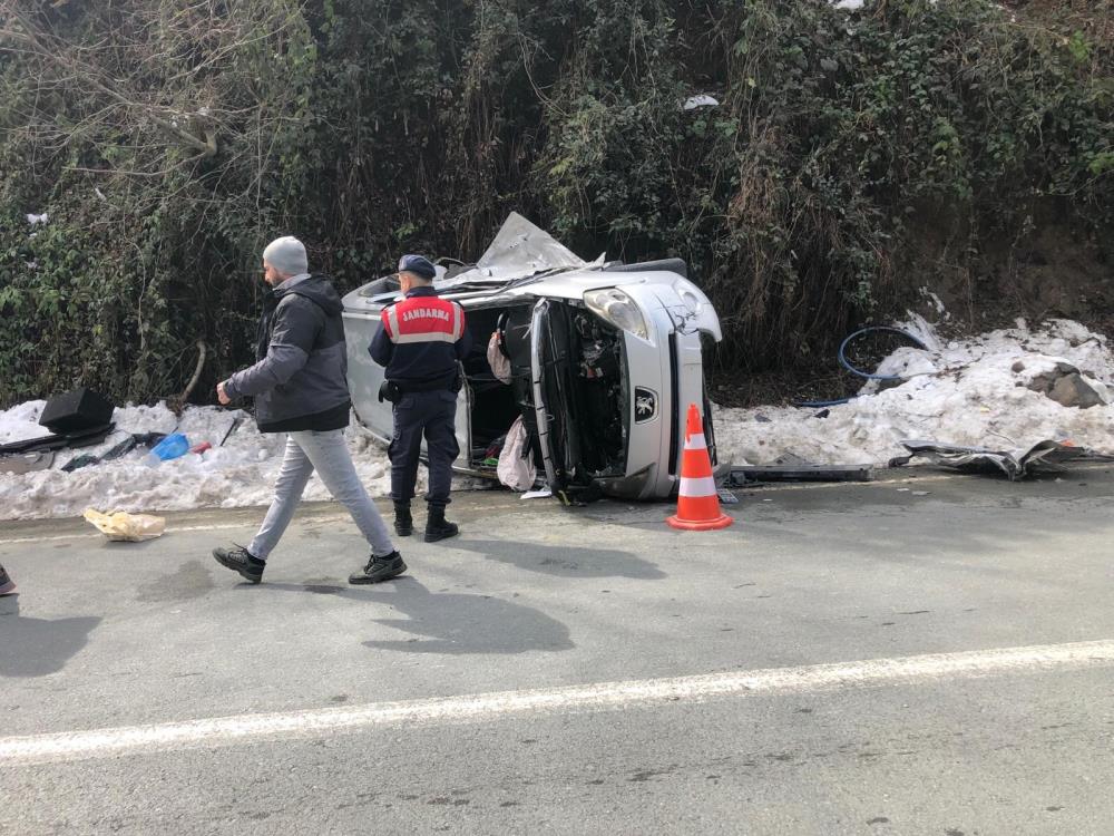 Rize’de Trafik Kazası: 3 Kişi Yaralandı