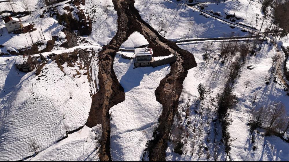 Rize'nin Ardeşen ilçesinde heyelan: 18 ev tahliye edildi