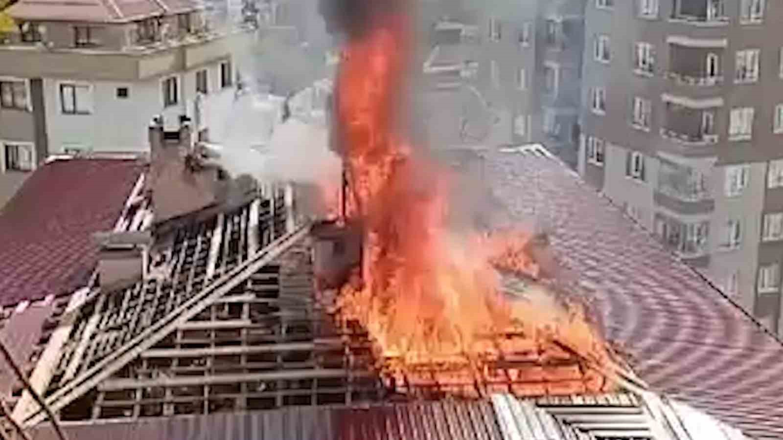 Rize'de 9 Katlı Binanın Çatısında Yangın
