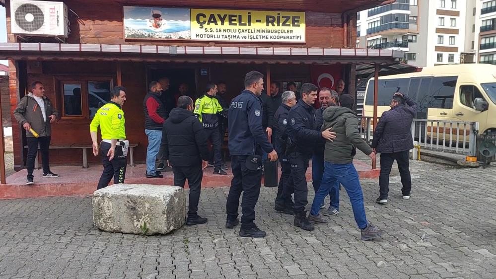Rize'de 'Kavga' İhbarı Pastalı Sürprize Dönüştü