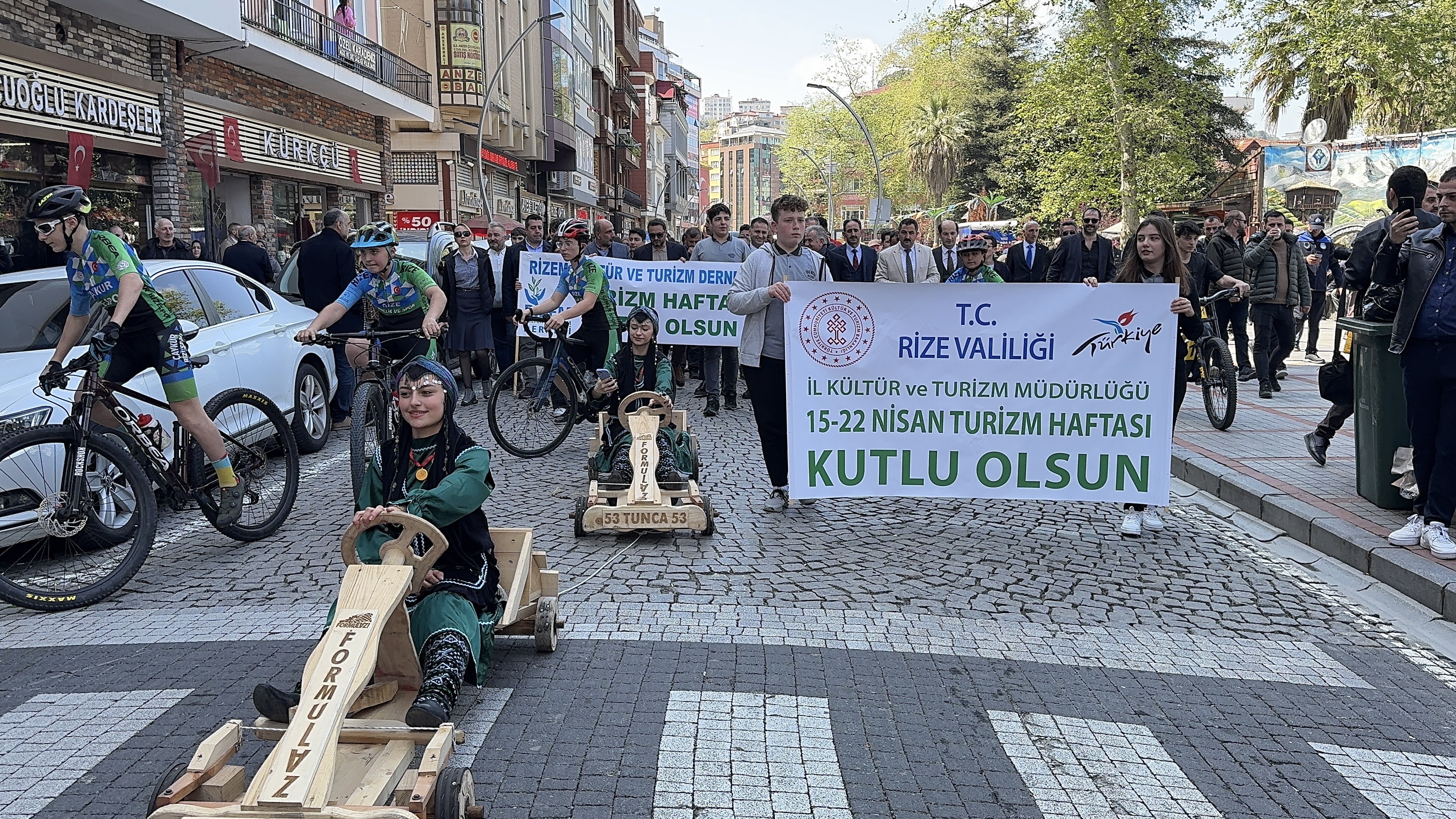 Rize’de Turizm Haftası Kortej Yürüyüşüyle Başladı