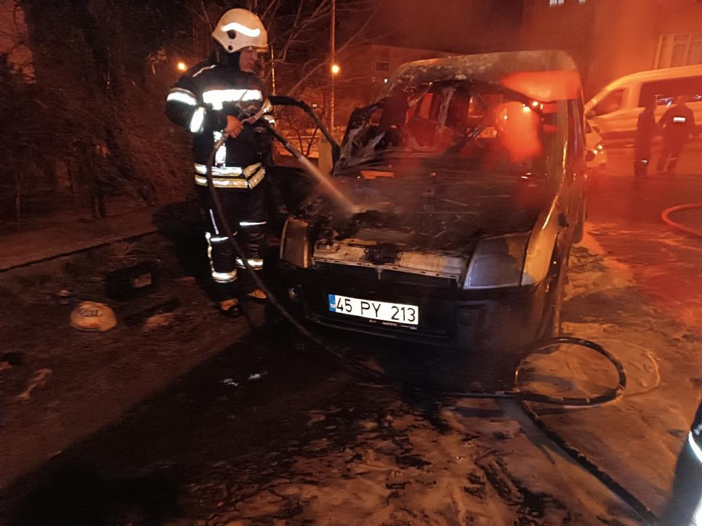 Erzurum'da Araç Alev Topuna Döndü, Yürekler Ağza Geldi