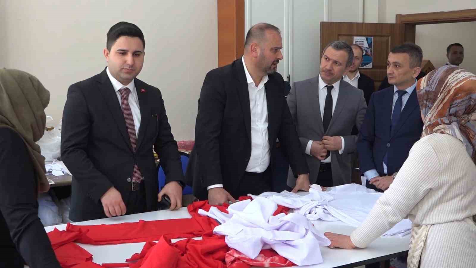 İyidere’de 23 Nisan İçin Öğrencilere Ücretsiz Kıyafet Desteği