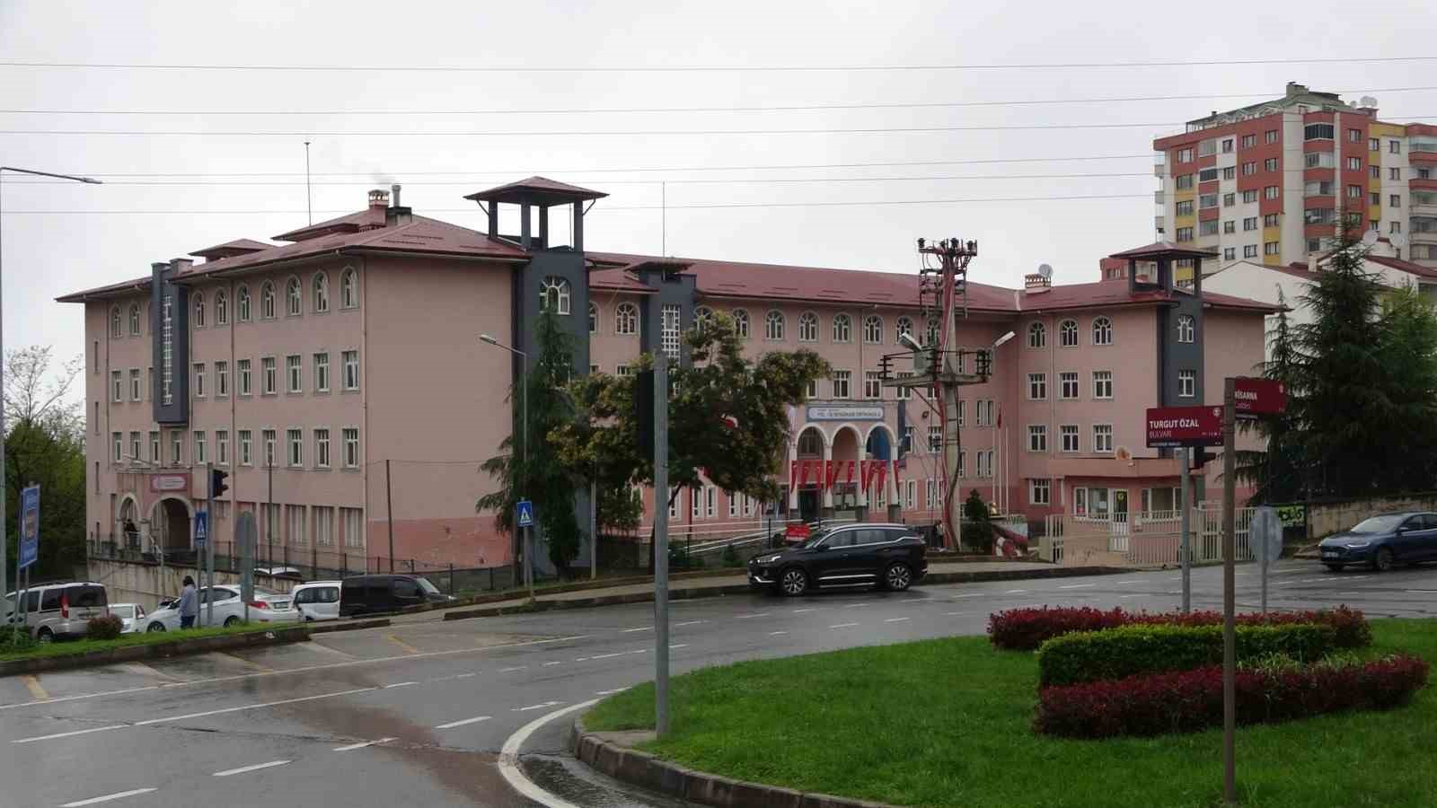 Trabzon’da Öğretmene Veli Saldırısı: Gözaltına Alınan Şahıs Adli Kontrolle Serbest Bırakıldı