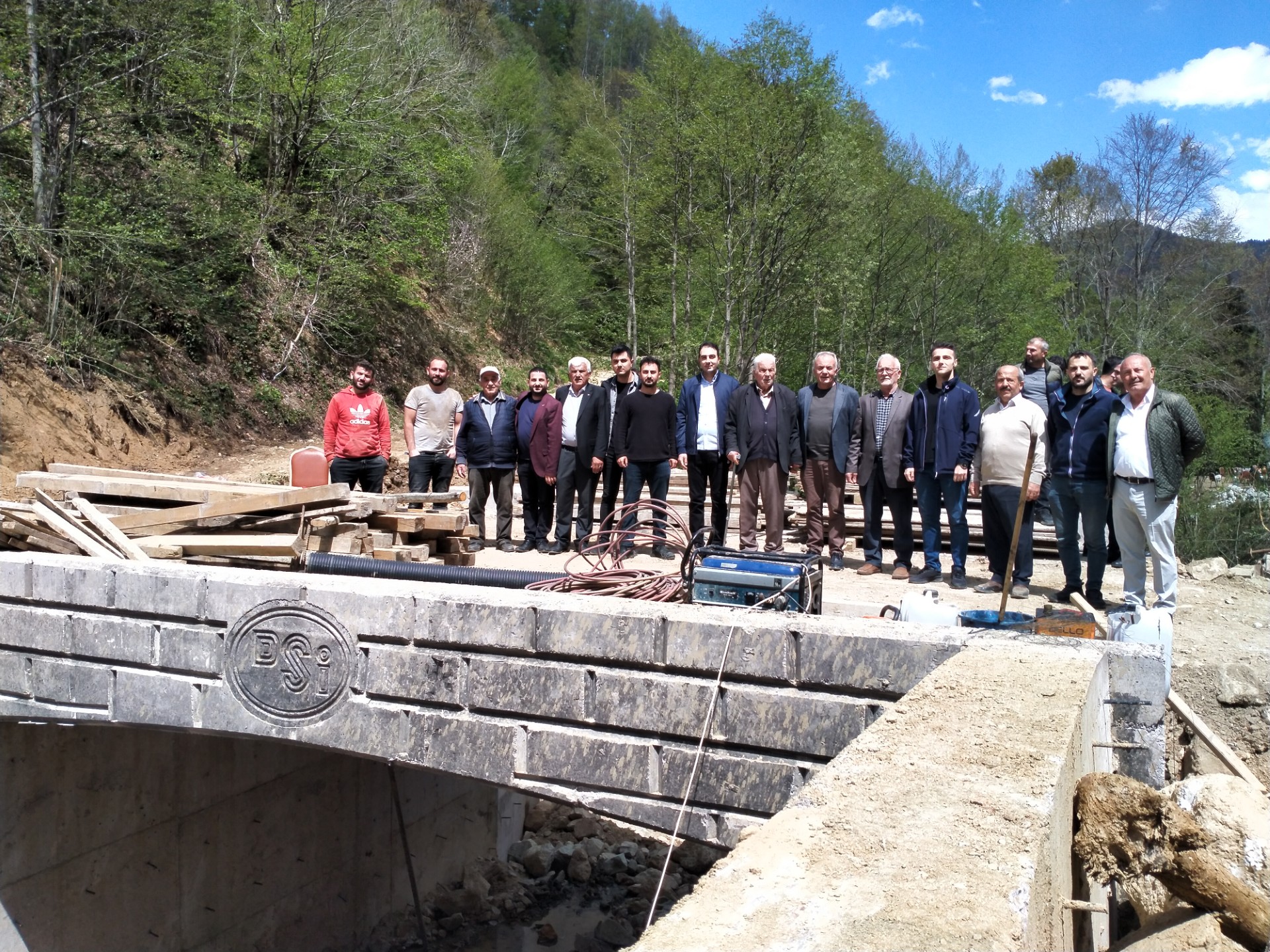 Yeşilyurt Mahallesi'nde DSİ Tarafından Yeni Köprü Yapılıyor