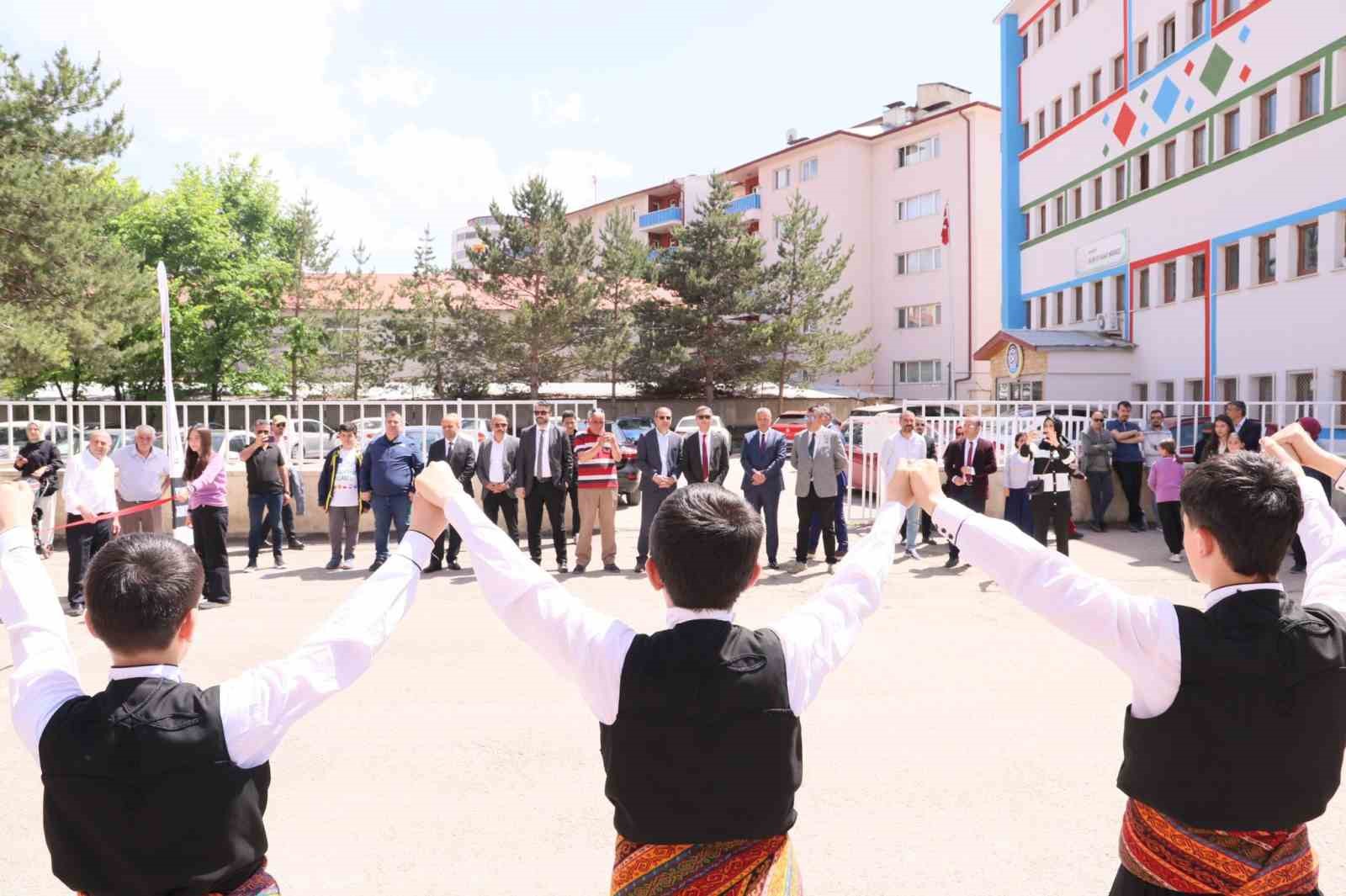 Bayburt’ta Öğrencilerin Projeleri Bilim Fuarı’nda Sergilendi