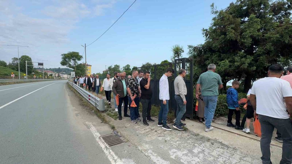 Rize'de Atalarından Gelen Bayramlaşma Geleneğinı Bu Yıl Da Sürdürdüler