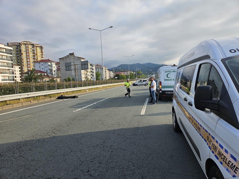 Rize Çayeli'nde Bayram Dönüşü Kaza: 2 Ölü, 3 Yaralı