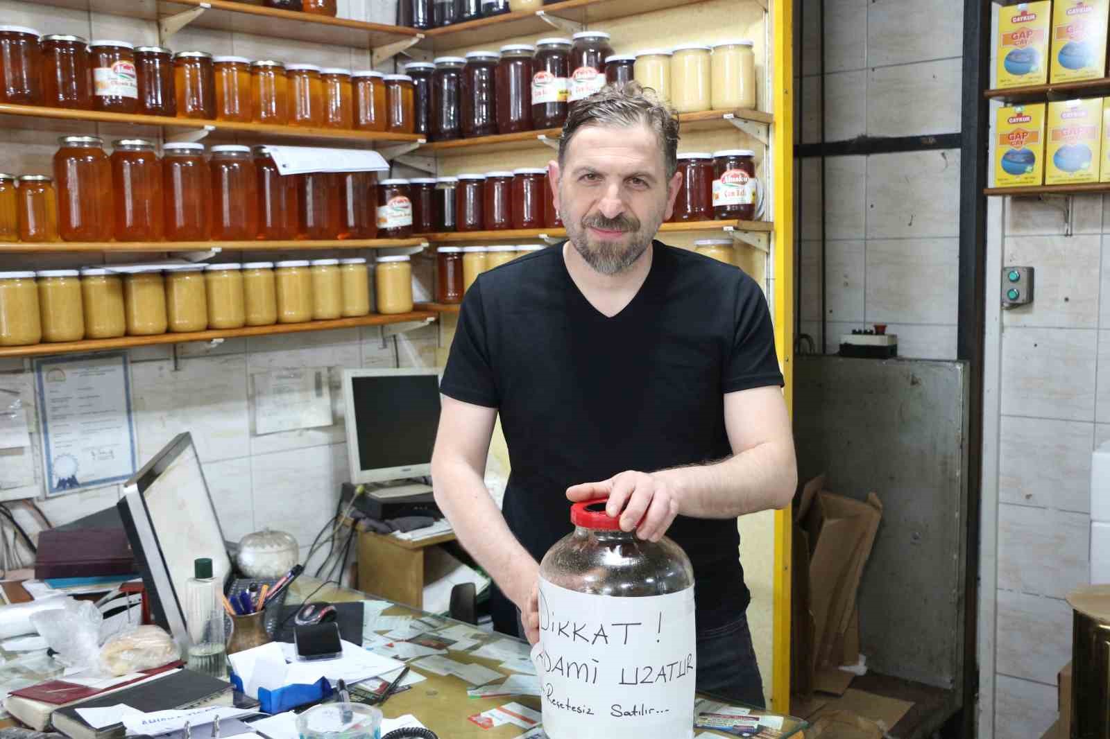 Rize'de Deli Bal Uyarısı: "Adami Uzatur" Notuyla Hem Güldürdü Hem Uyardı