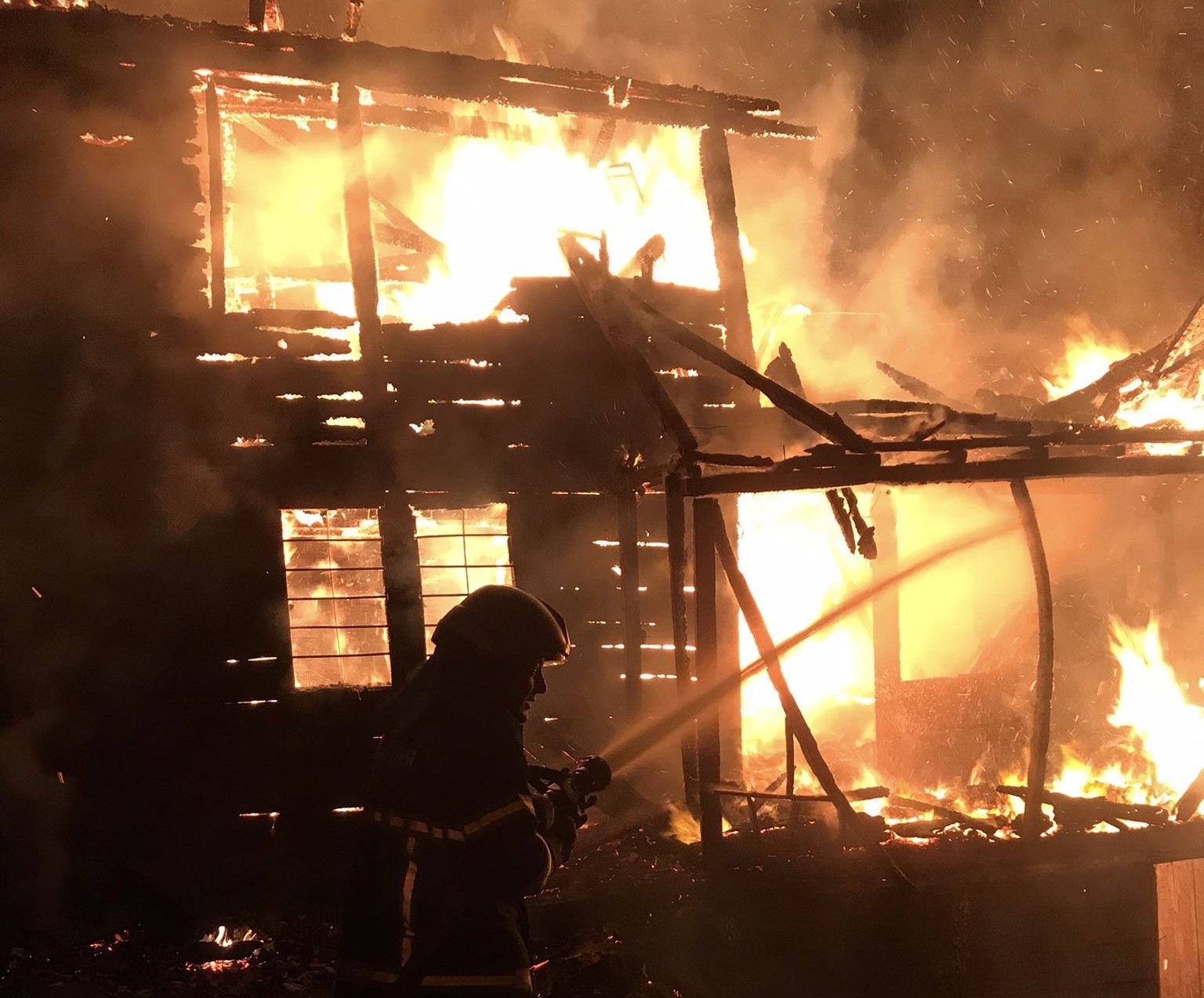 Ordu’da Yangın Korkuttu: 2 Katlı Ev Kullanılamaz Hale Geldi