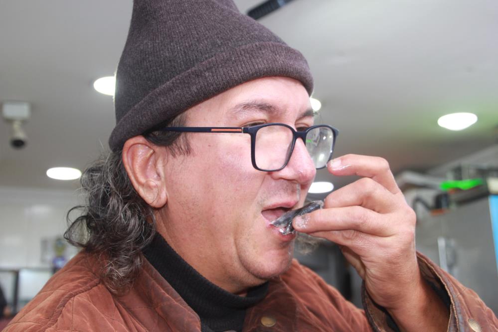 Hamsi 70 Liraya Düştü, Vatandaş Sevinçten Çiğ Yedi