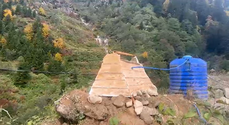 Ayder Yaylası’nda Mezar Sanılan Su Deposu Görenleri Hayrete Düşürdü
